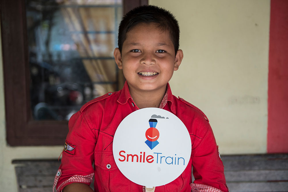 Deri with Smile Train sign